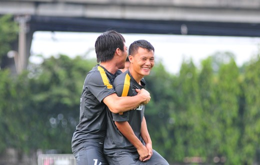Bỏ lại tất cả những nỗi buồn và thất vọng sau lưng, các tuyển thủ Việt Nam bước vào buổi tập với không khí hết sức vui vẻ.
